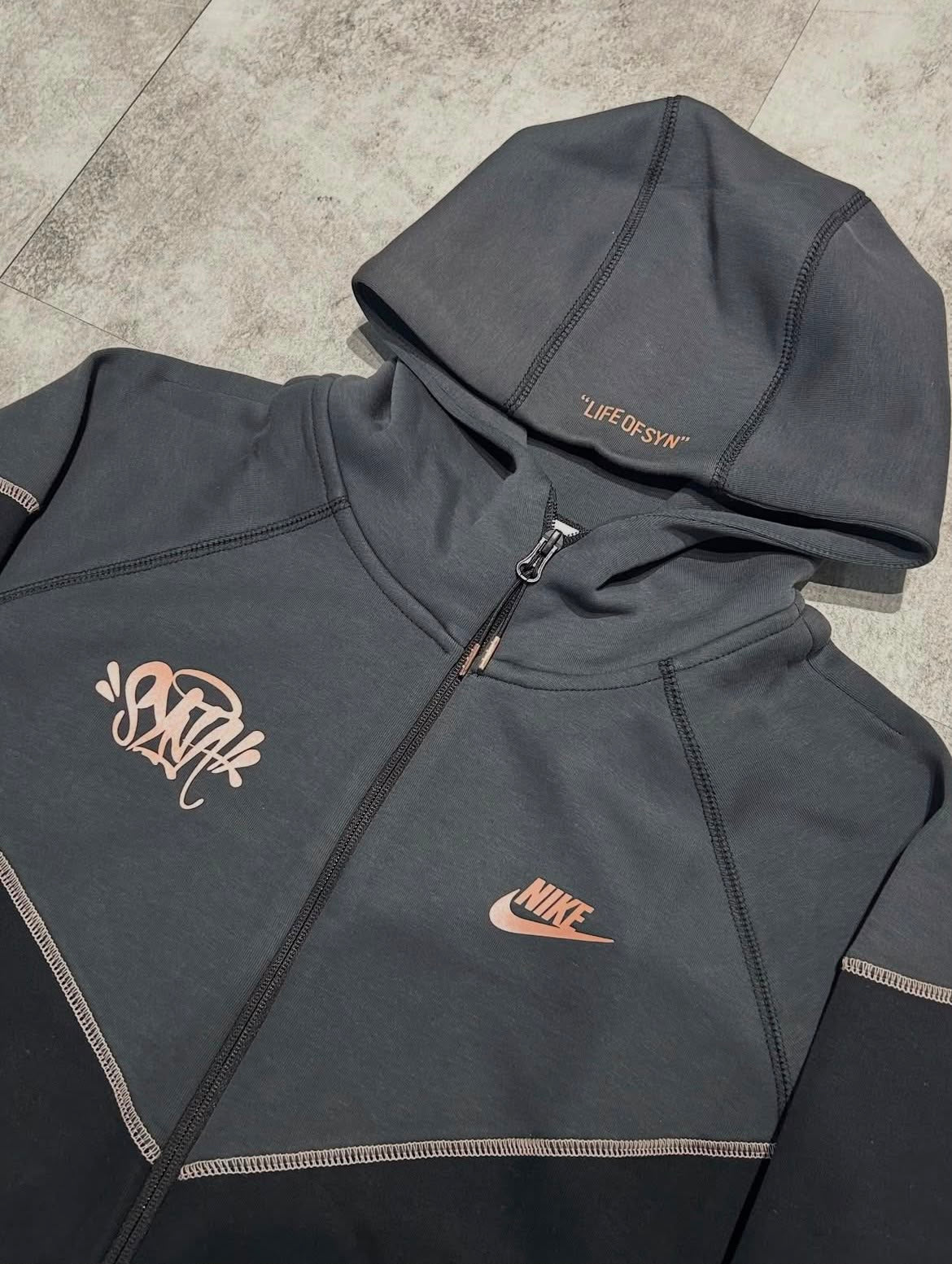 NIKE TECH x SYNA