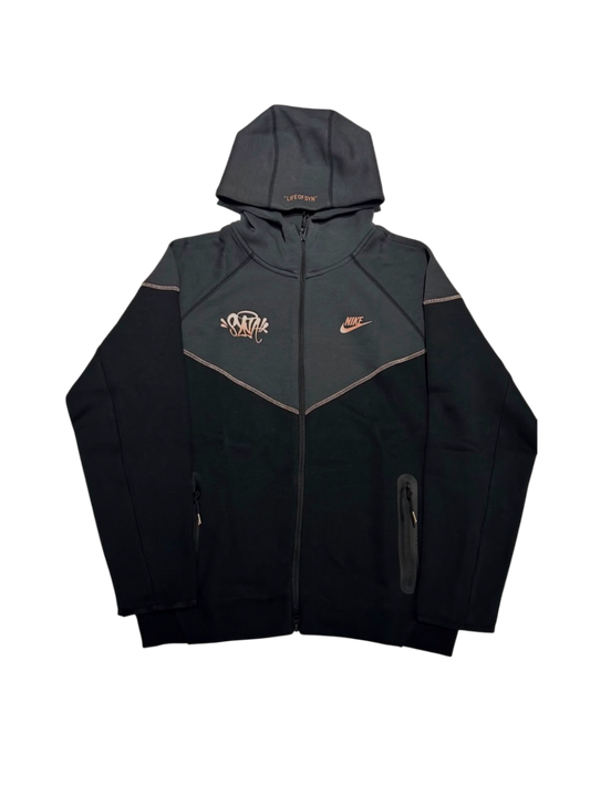 NIKE TECH x SYNA